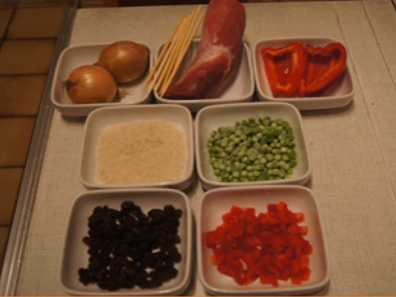 Rezept: Schweinefiletspieße mit Paprika-Erbsen-Rosinen-Bratreis Bild Nr. 3 Schweinefiletspieße mit Paprika-Erbsen-Rosinen-Bratreis - Rezept - Bild Nr. 3