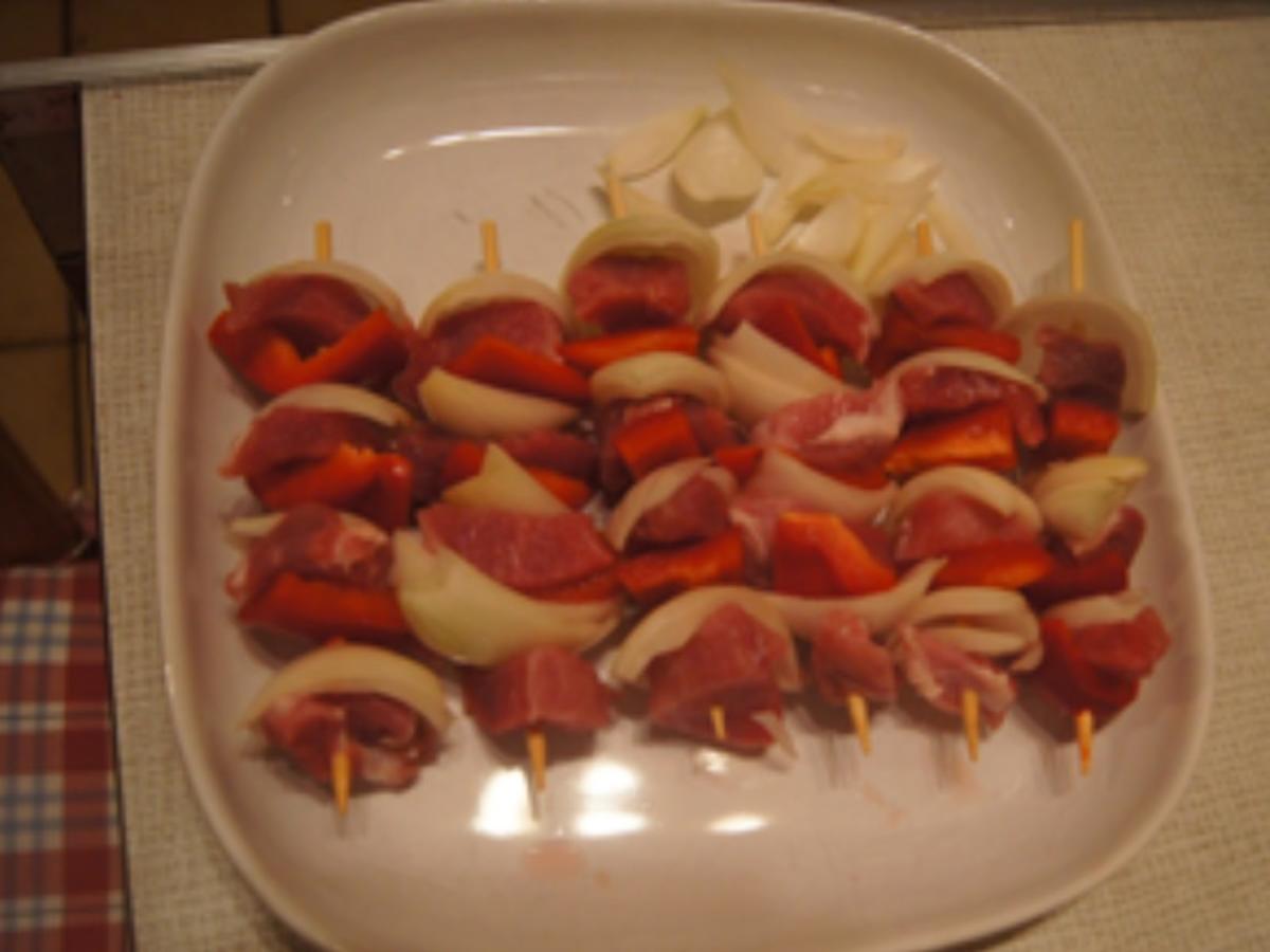 Schweinefiletspieße mit Paprika-Erbsen-Rosinen-Bratreis - Rezept - Bild Nr. 6