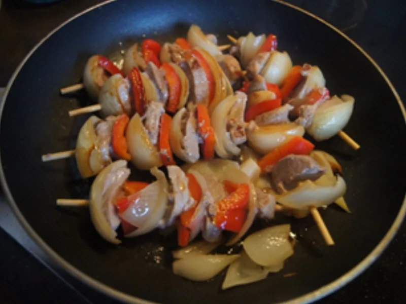 Rezept: Schweinefiletspieße mit Paprika-Erbsen-Rosinen-Bratreis Bild Nr. 10 Schweinefiletspieße mit Paprika-Erbsen-Rosinen-Bratreis - Rezept - Bild Nr. 10