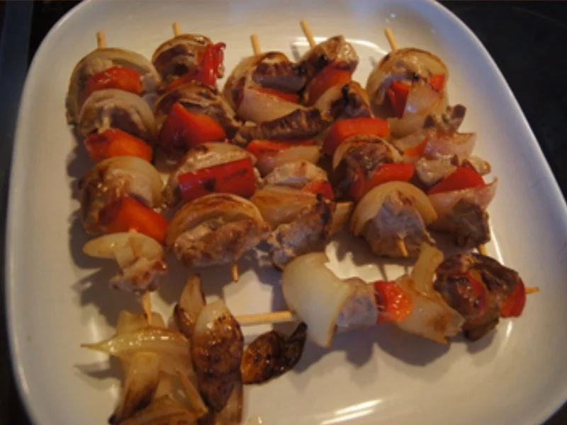 Rezept: Schweinefiletspieße mit Paprika-Erbsen-Rosinen-Bratreis Bild Nr. 13 Schweinefiletspieße mit Paprika-Erbsen-Rosinen-Bratreis - Rezept - Bild Nr. 13