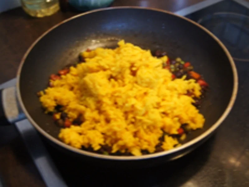 Rezept: Schweinefiletspieße mit Paprika-Erbsen-Rosinen-Bratreis Bild Nr. 16 Schweinefiletspieße mit Paprika-Erbsen-Rosinen-Bratreis - Rezept - Bild Nr. 16