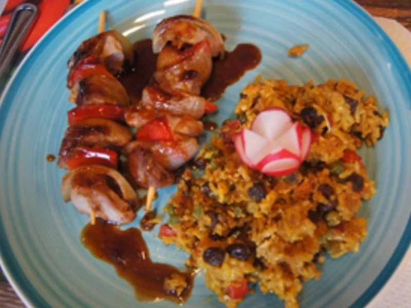 Rezept: Schweinefiletspieße mit Paprika-Erbsen-Rosinen-Bratreis Bild Nr. 18 Schweinefiletspieße mit Paprika-Erbsen-Rosinen-Bratreis - Rezept - Bild Nr. 18