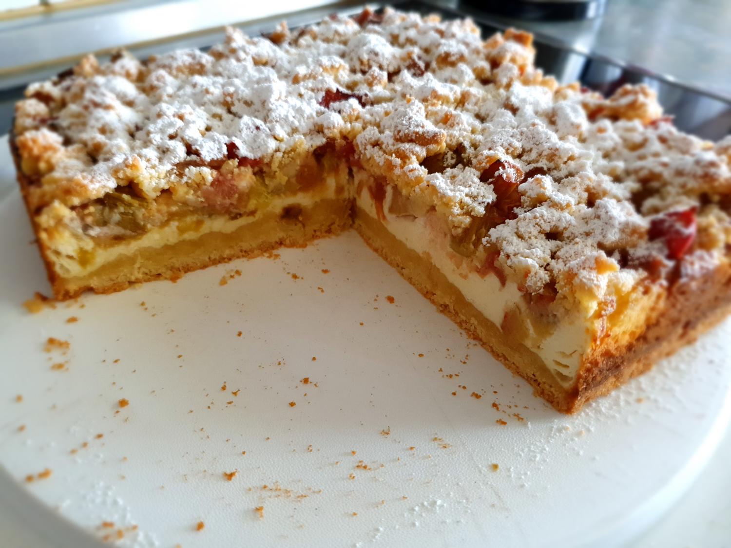 Rhabarber-Quarkkuchen mit Streusel - Rezept - kochbar.de