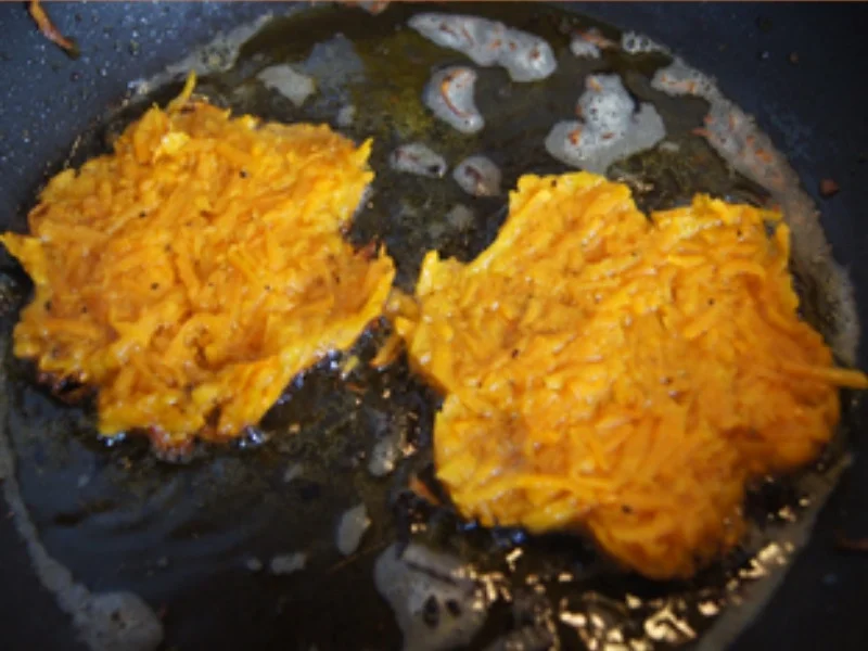 Rezept: Kürbispuffer mit Steinpilzen Bild Nr. 10 Kürbispuffer mit Steinpilzen - Rezept - Bild Nr. 10