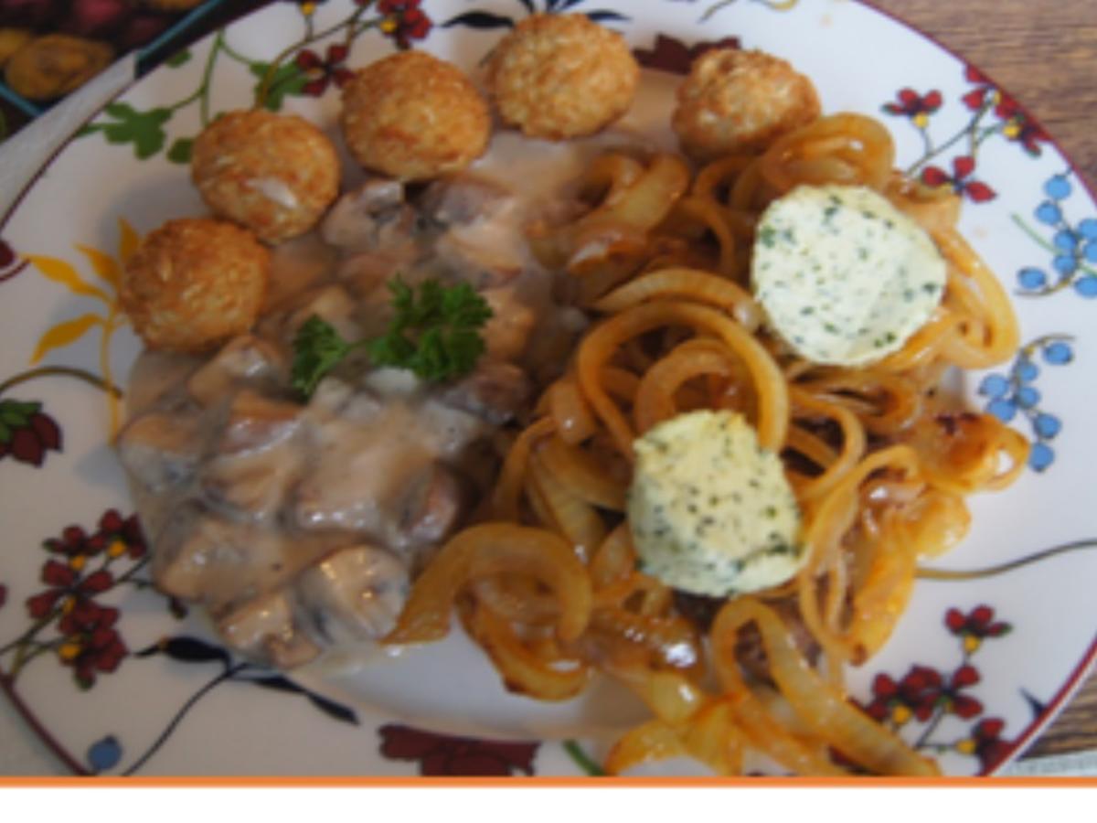 Hüftsteak mit Zwiebelhaube, Rahmchampignons und Mandelbällchen - Rezept ...