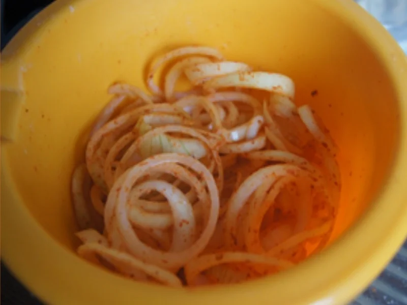 Hüftsteak mit Zwiebelhaube, Rahmchampignons und Mandelbällchen - Rezept - Bild Nr. 11