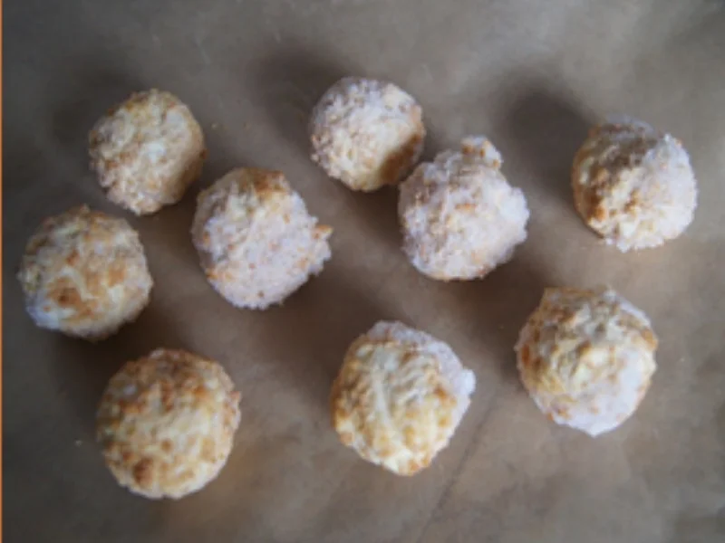 Hüftsteak mit Zwiebelhaube, Rahmchampignons und Mandelbällchen - Rezept - Bild Nr. 19