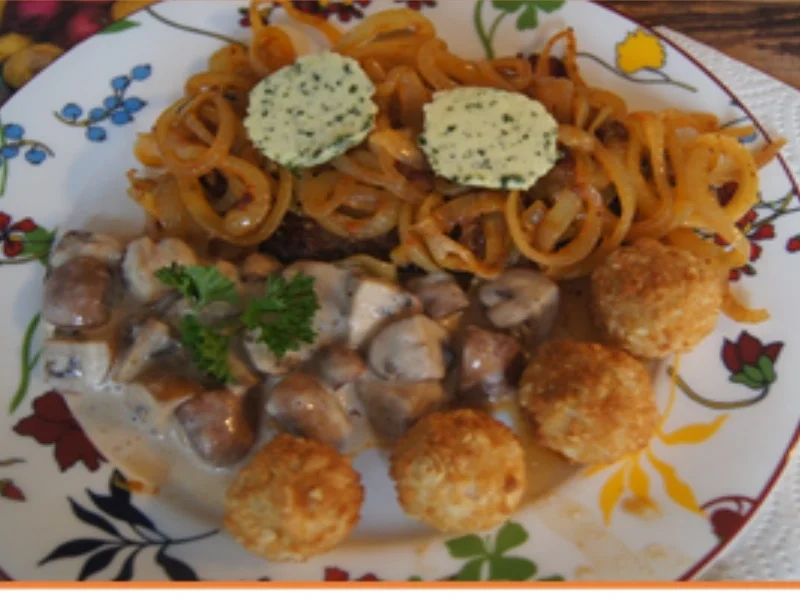 Hüftsteak mit Zwiebelhaube, Rahmchampignons und Mandelbällchen - Rezept - Bild Nr. 20