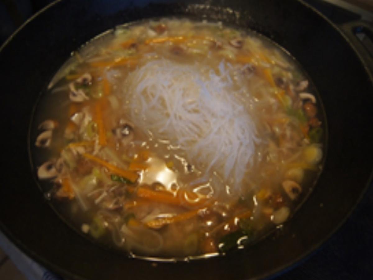 Asiatische Suppe mit Champignons und Gemüse - Rezept - Bild Nr. 10