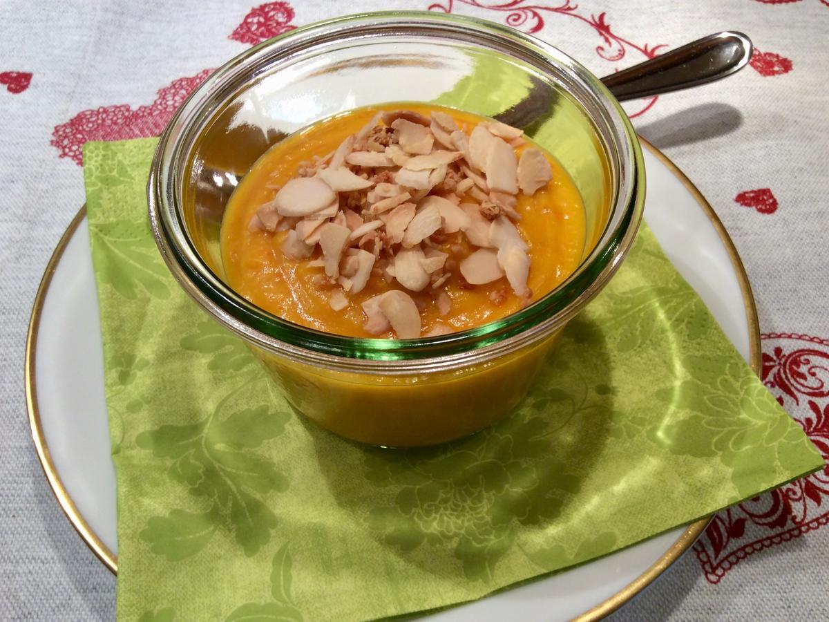 Apfel-Kürbissuppe mit gerösteten Mandeln - schnell &amp; einfach - von DieDoris