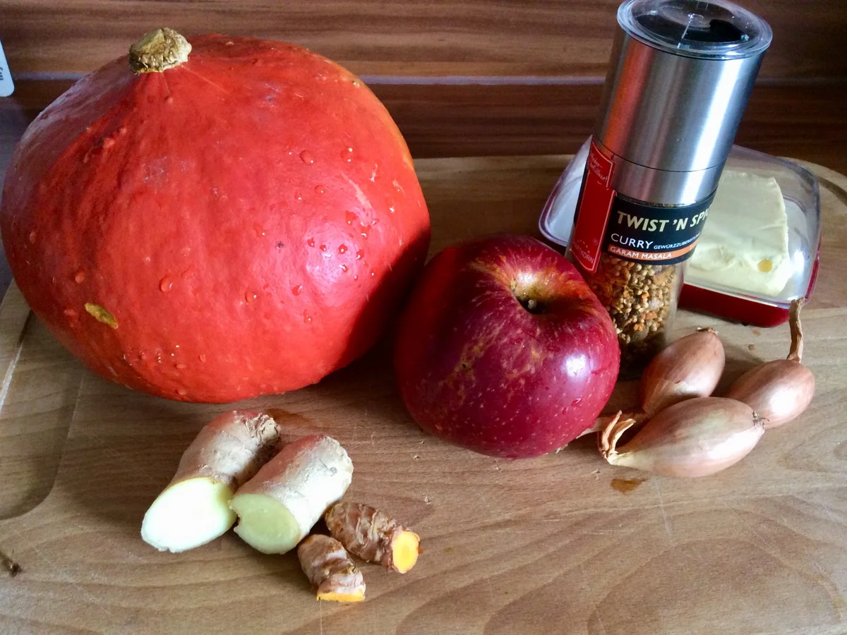 Apfel-Kürbissuppe mit gerösteten Mandeln - Rezept - Bild Nr. 3