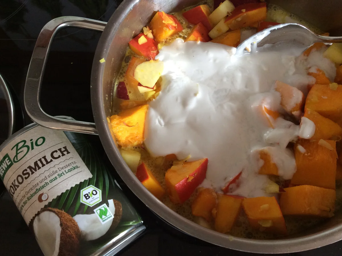 Apfel-Kürbissuppe mit gerösteten Mandeln - Rezept - Bild Nr. 4