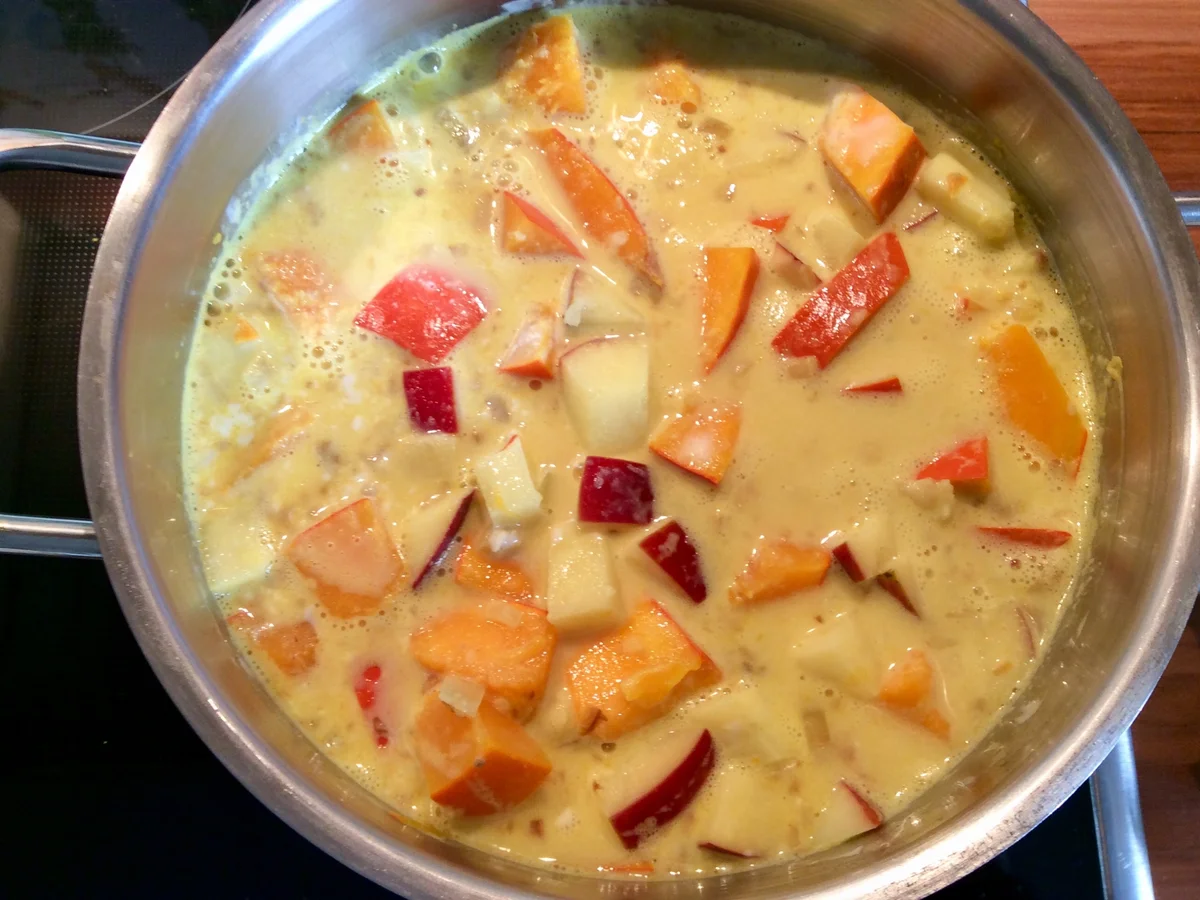 Apfel-Kürbissuppe mit gerösteten Mandeln - Rezept - Bild Nr. 5