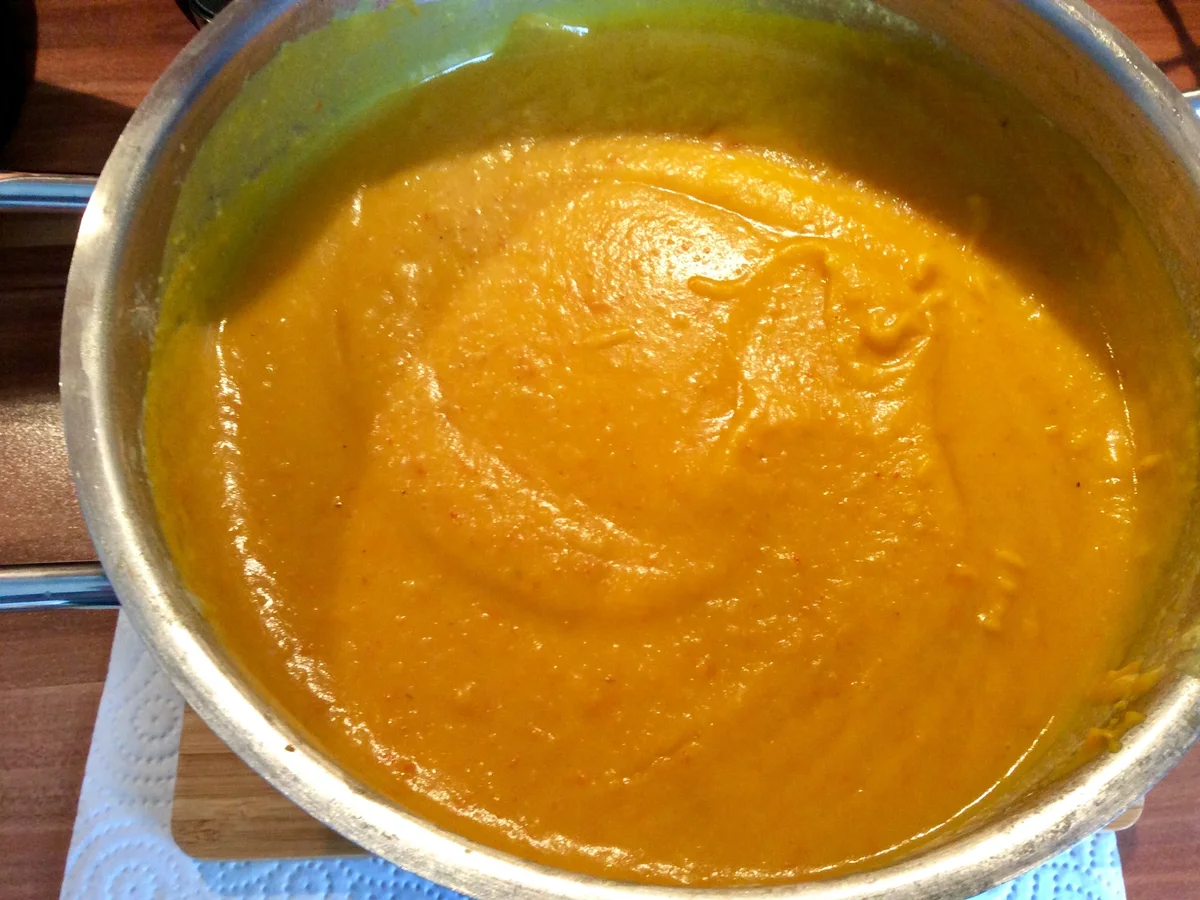 Apfel-Kürbissuppe mit gerösteten Mandeln - Rezept - Bild Nr. 6