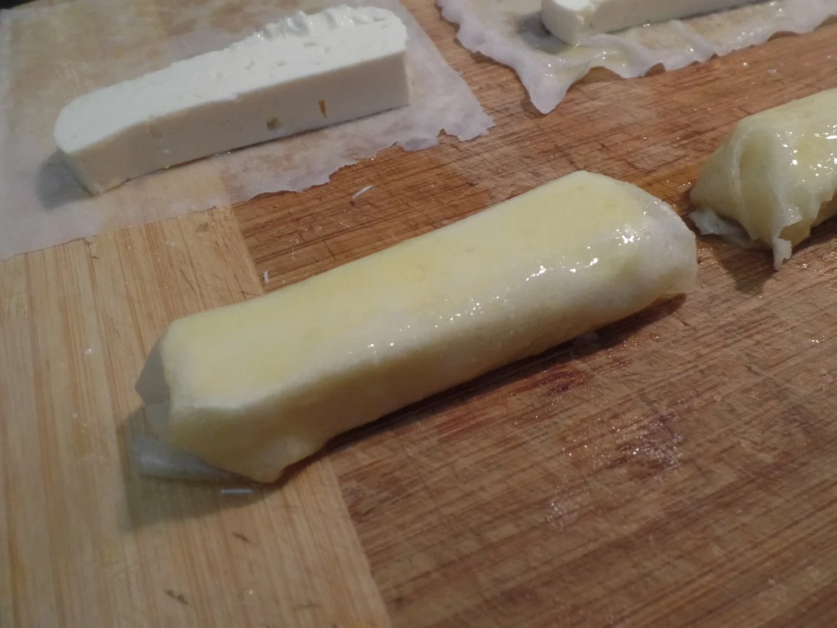 Schafskäse-Böreks mit Paprikapaste - Rezept - Bild Nr. 11677