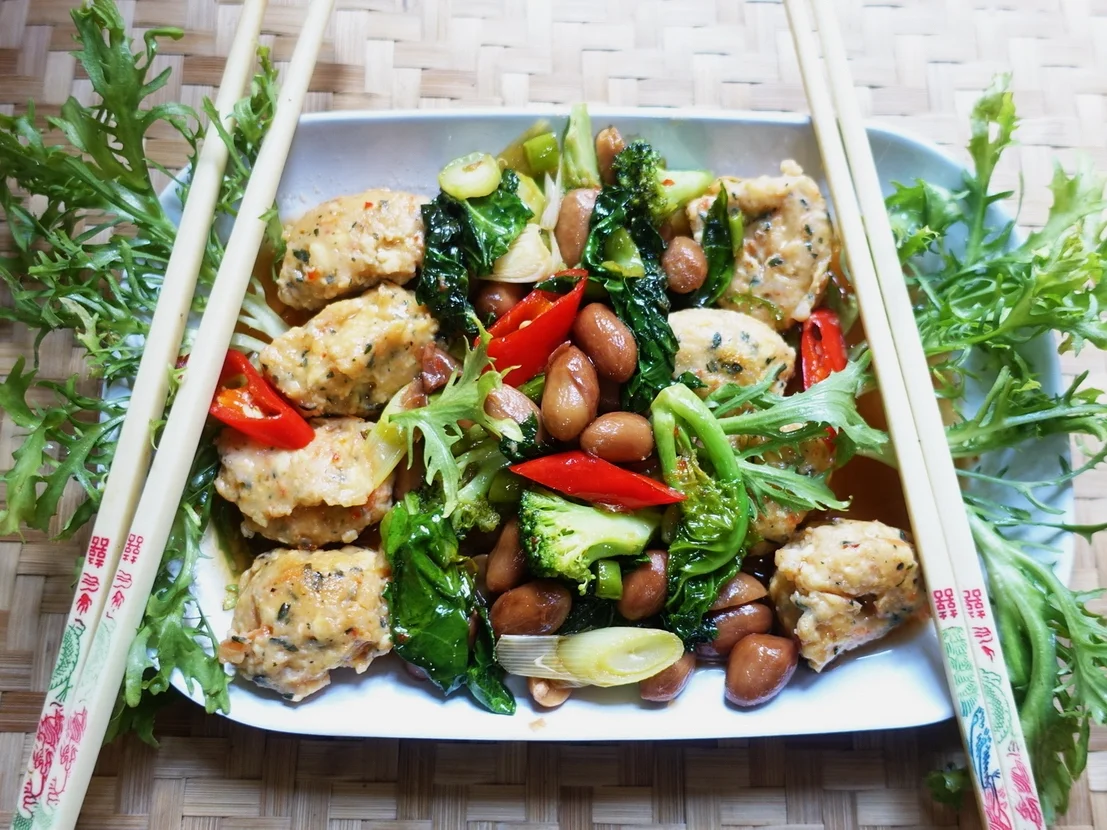 Garnelenbällchen mit Erdnuss-Cap Cay - Rezept - Bild Nr. 2