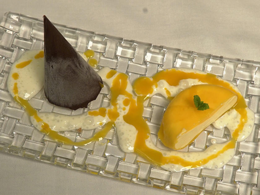 Mango-Joghurt-Mousse mit Schokokegel - Rezept - kochbar.de