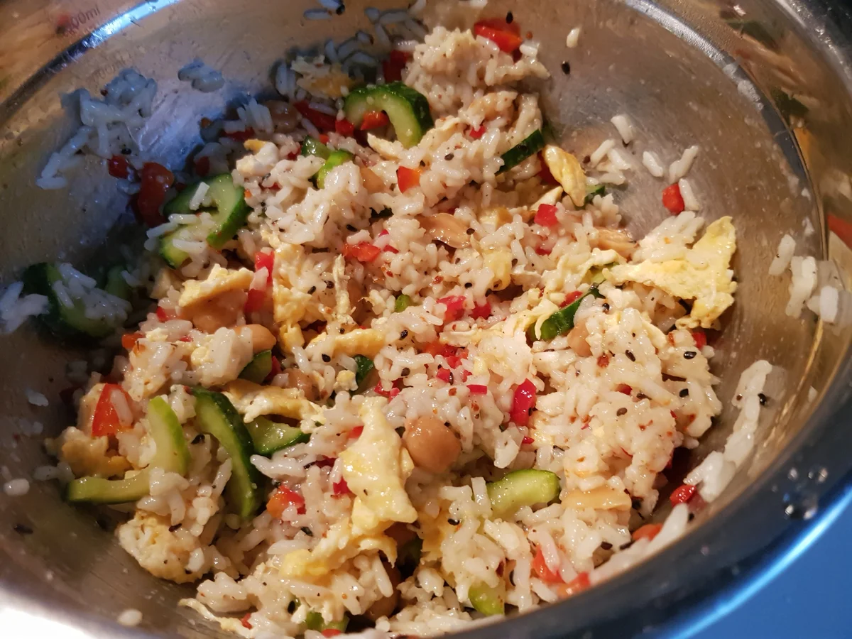 Asiatische Fleisch-Spieße, Reissalat und Sweet-Chili-Soße - Rezept - Bild Nr. 5