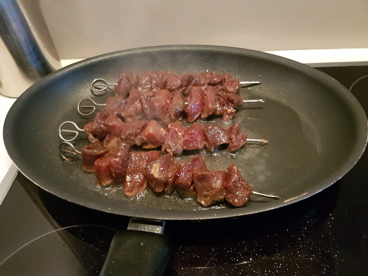 Asiatische Fleisch-Spieße, Reissalat und Sweet-Chili-Soße - Rezept - Bild Nr. 3