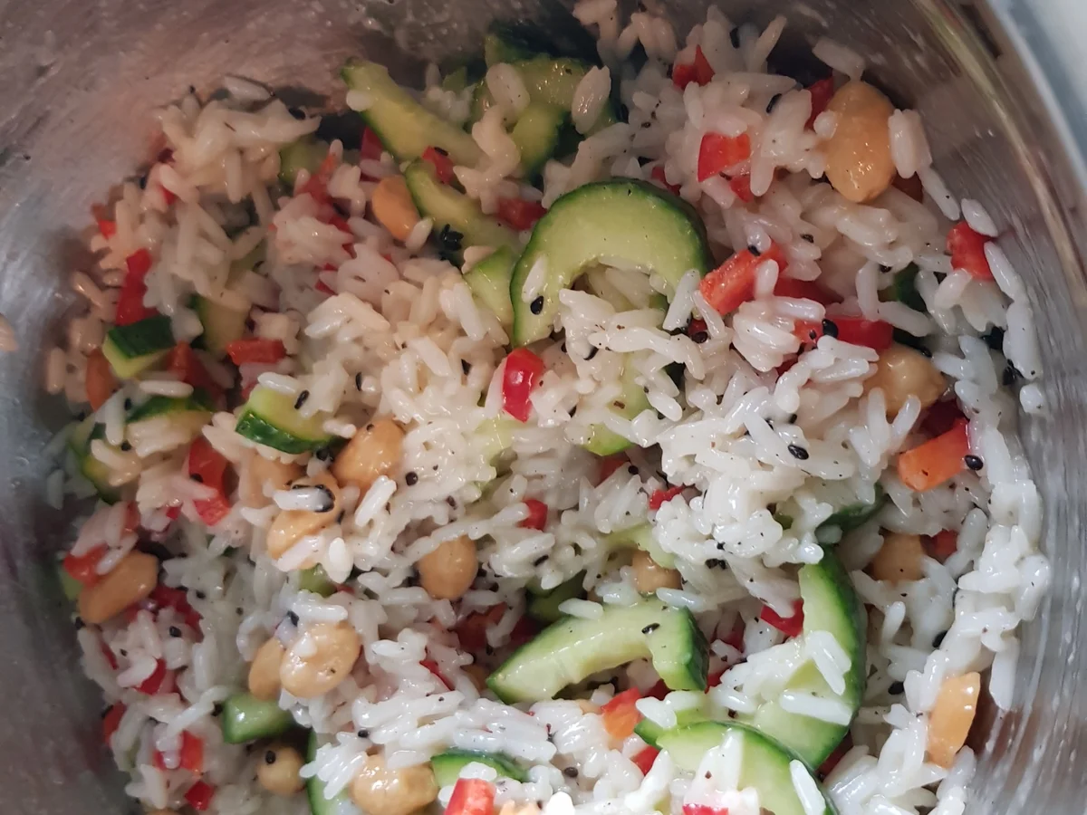 Asiatische Fleisch-Spieße, Reissalat und Sweet-Chili-Soße - Rezept - Bild Nr. 6