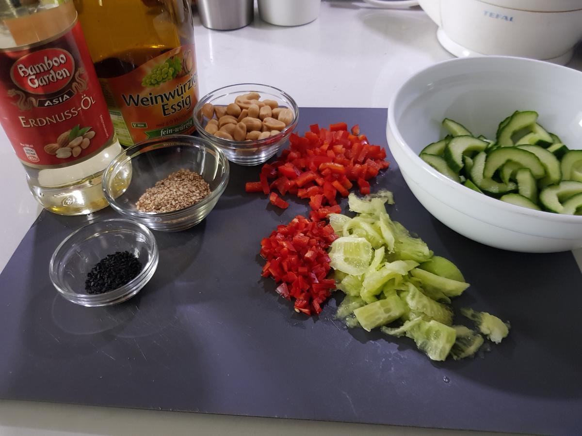 Asiatische Fleisch Spieße, Reissalat und Sweet Chili Soße - einfach ...