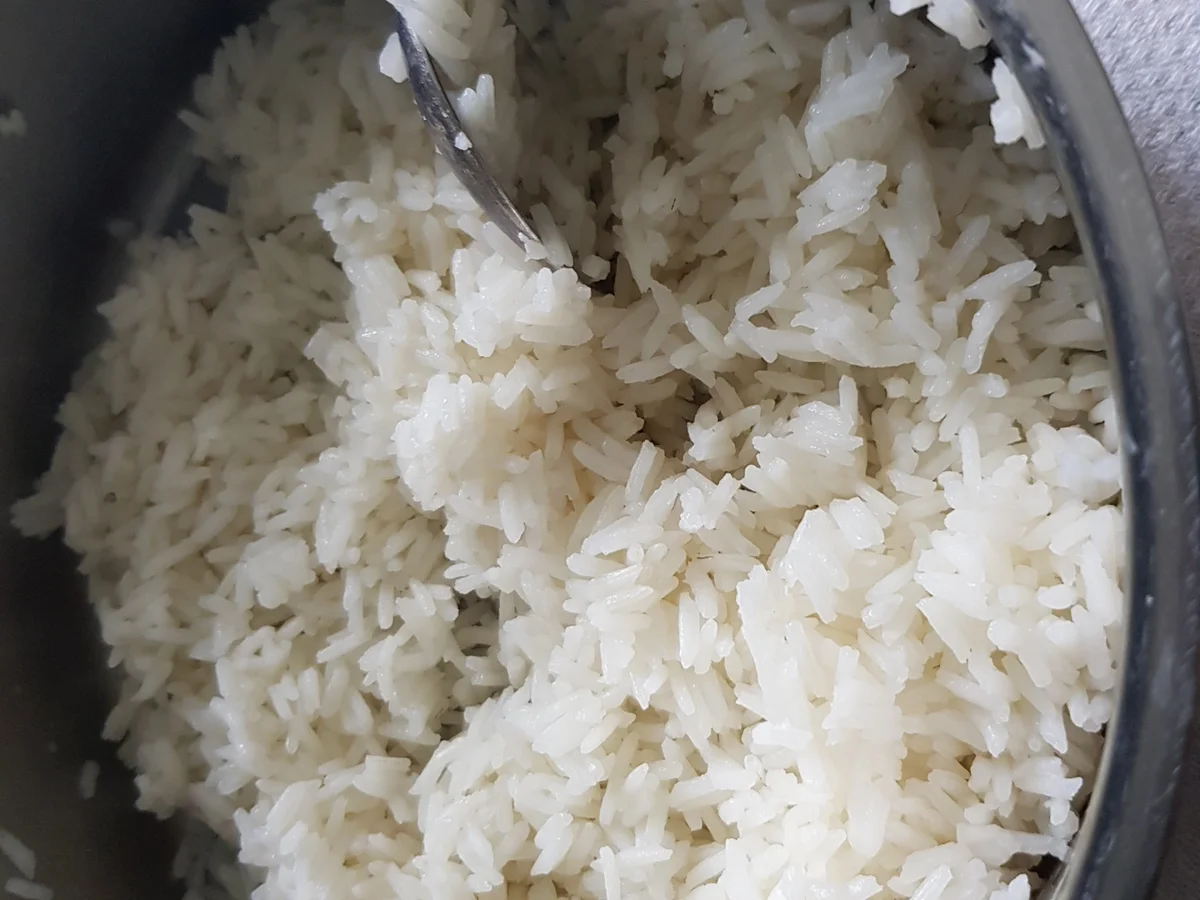 Asiatische Fleisch-Spieße, Reissalat und Sweet-Chili-Soße - Rezept - Bild Nr. 10