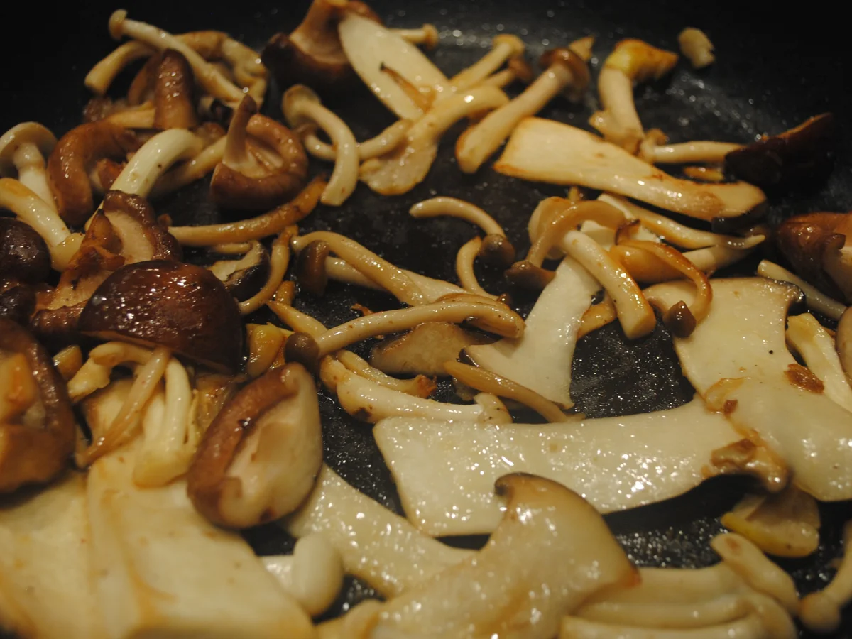 red pork belly / Duftreis / Asia-Pilze - Rezept - Bild Nr. 11674