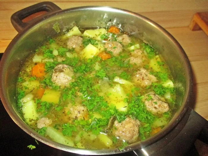 Rezept: Gemüsesuppe mit Hackbällchen Bild Nr. 3 Gemüsesuppe mit Hackbällchen - Rezept - Bild Nr. 3