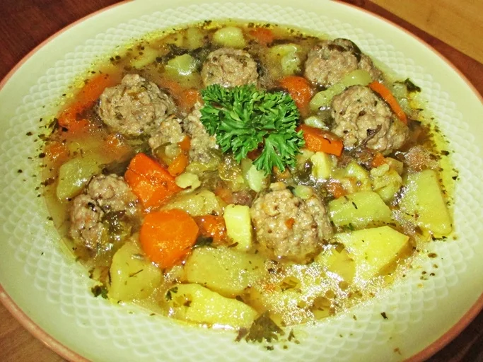 Rezept: Gemüsesuppe mit Hackbällchen Bild Nr. 7 Gemüsesuppe mit Hackbällchen - Rezept - Bild Nr. 7