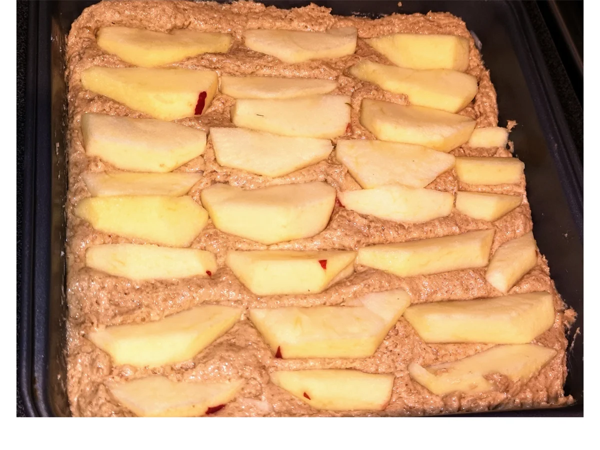 Rezept: BiNe` S FLUFFIGER APFELKUCHEN Bild Nr. 2 BiNe` S FLUFFIGER APFELKUCHEN - Rezept - Bild Nr. 2