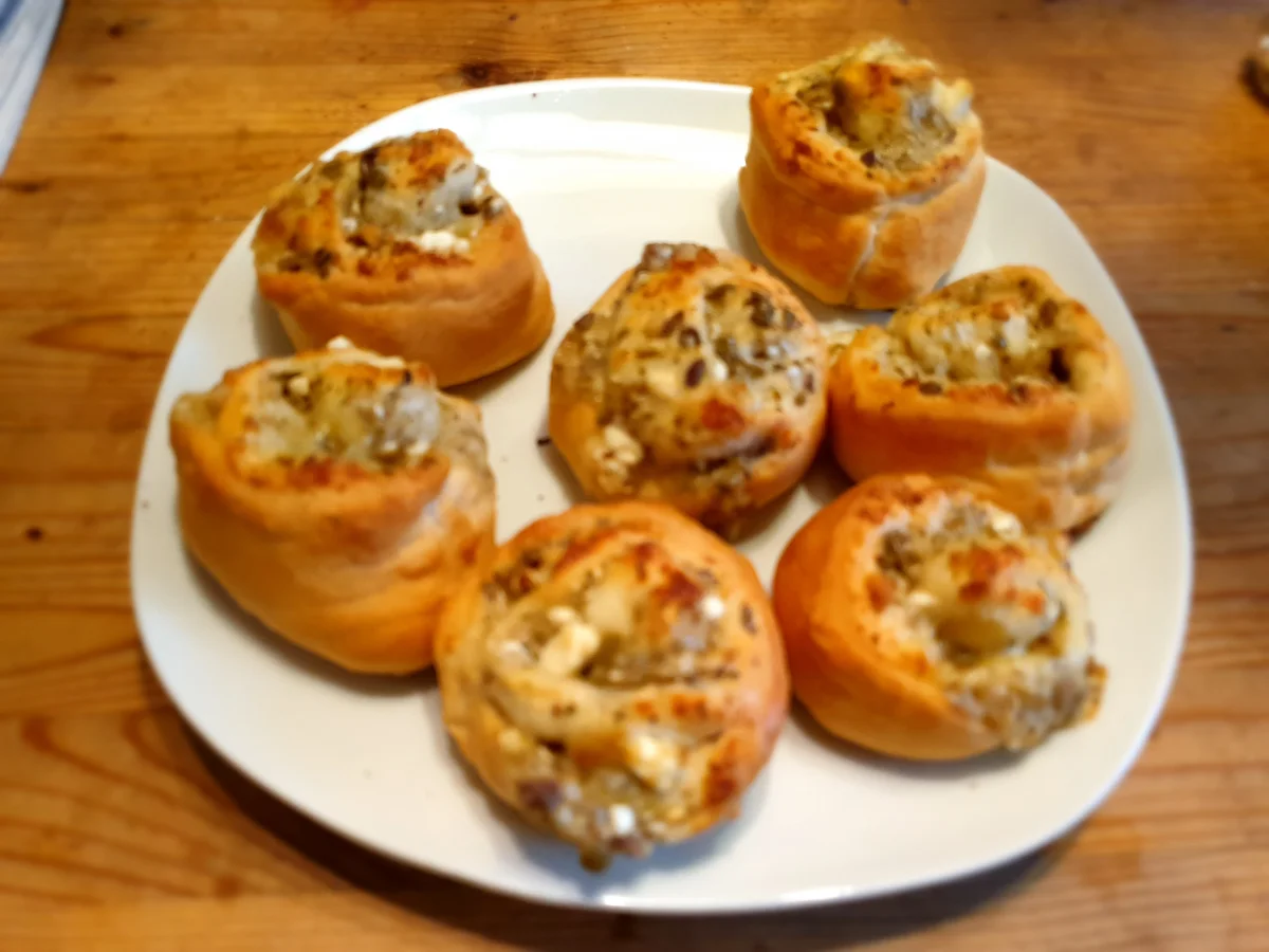 Pizzaschnecken mit Feta und Oliven - Rezept - Bild Nr. 2