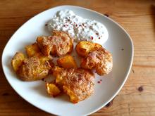 Smashed Potatoes mit Kräuter-Quarkcreme - Rezept - Bild Nr. 2