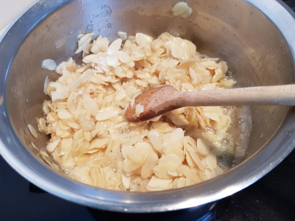 Mandel Pudding Kuchen mit Krokant Haube - einfach - von barbara62