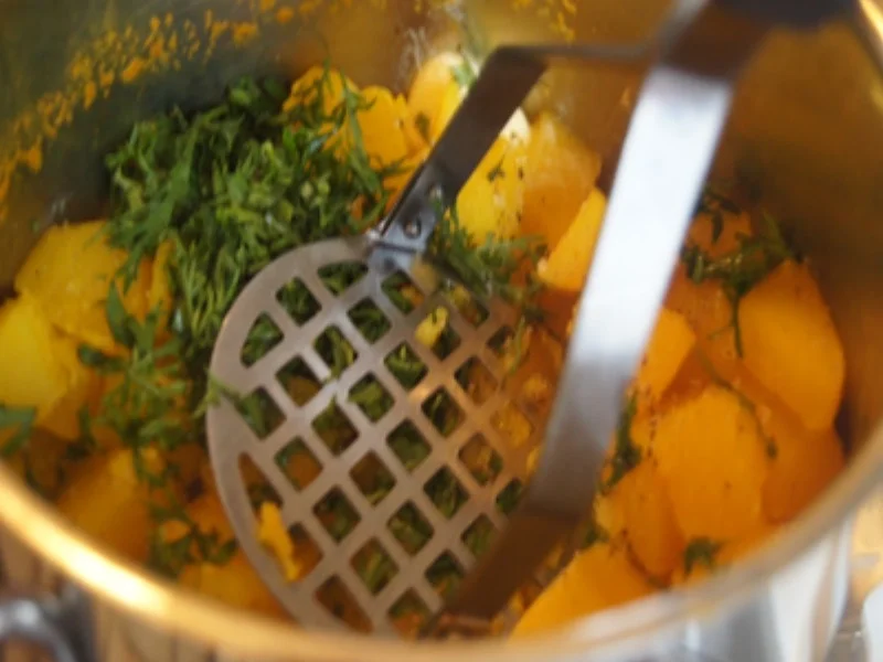 Schlemmerfilet mit Honigbundmöhren und herzhaften Kartoffelstampf - Rezept - Bild Nr. 19