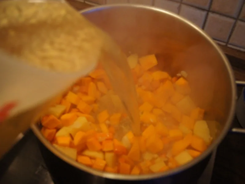 Kürbissuppe mit Steinpilzeinlage - Rezept - Bild Nr. 12