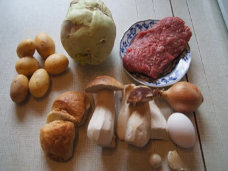 Rezept: Frikadellen mit Steinpilzen, Rahmkohlrabi und Drillingen Bild Nr. 3 Frikadellen mit Steinpilzen, Rahmkohlrabi und Drillingen - Rezept - Bild Nr. 3