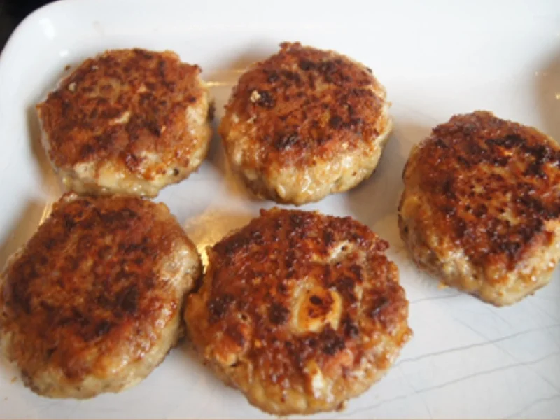 Rezept: Frikadellen mit Steinpilzen, Rahmkohlrabi und Drillingen Bild Nr. 10 Frikadellen mit Steinpilzen, Rahmkohlrabi und Drillingen - Rezept - Bild Nr. 10