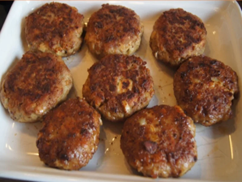 Rezept: Frikadellen mit Steinpilzen, Rahmkohlrabi und Drillingen Bild Nr. 12 Frikadellen mit Steinpilzen, Rahmkohlrabi und Drillingen - Rezept - Bild Nr. 12