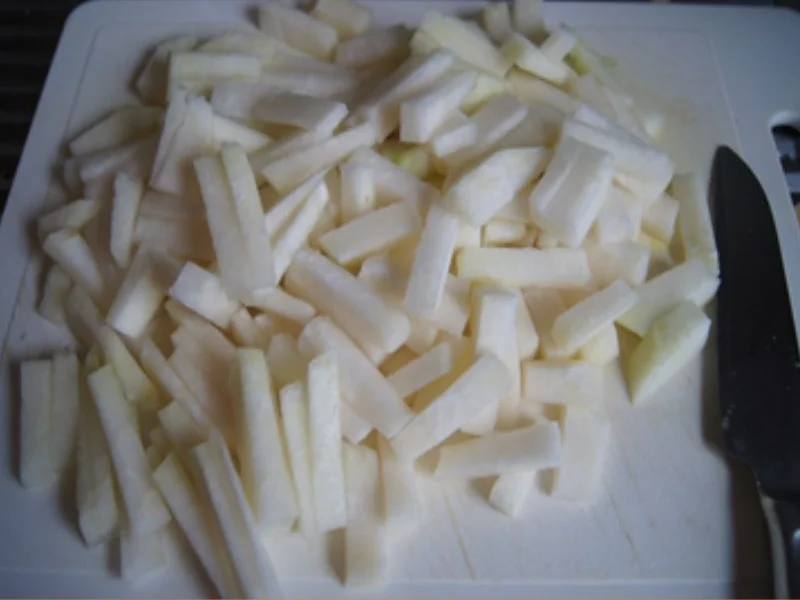 Rezept: Frikadellen mit Steinpilzen, Rahmkohlrabi und Drillingen Bild Nr. 13 Frikadellen mit Steinpilzen, Rahmkohlrabi und Drillingen - Rezept - Bild Nr. 13