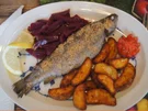 Regenbogenforelle mit Rote-Bete-Salat und Kartoffel-WEDGES - Rezept - Bild Nr. 2