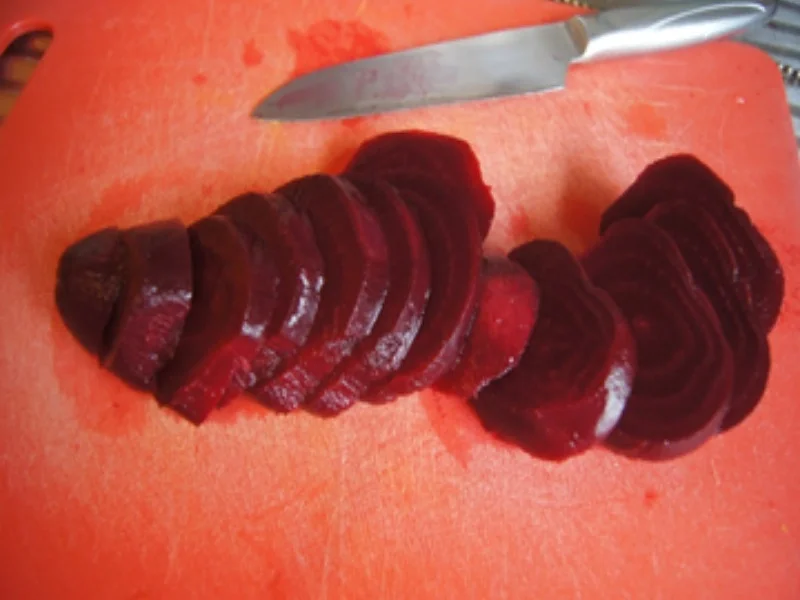 Rezept: Regenbogenforelle mit Rote-Bete-Salat und Kartoffel-WEDGES Bild Nr. 7 Regenbogenforelle mit Rote-Bete-Salat und Kartoffel-WEDGES - Rezept - Bild Nr. 7