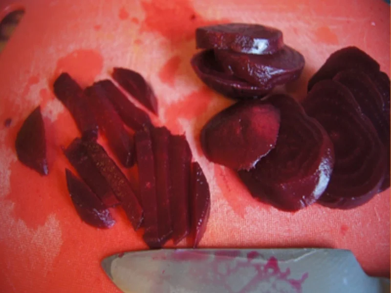 Rezept: Regenbogenforelle mit Rote-Bete-Salat und Kartoffel-WEDGES Bild Nr. 8 Regenbogenforelle mit Rote-Bete-Salat und Kartoffel-WEDGES - Rezept - Bild Nr. 8