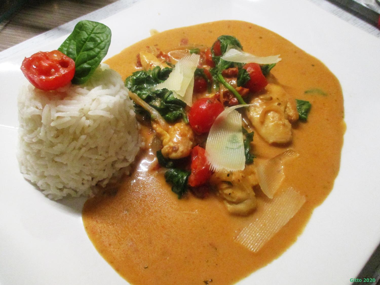 Hähnchenfilet mit Tomaten und Spinat in cremiger Käsesoße - Rezept ...