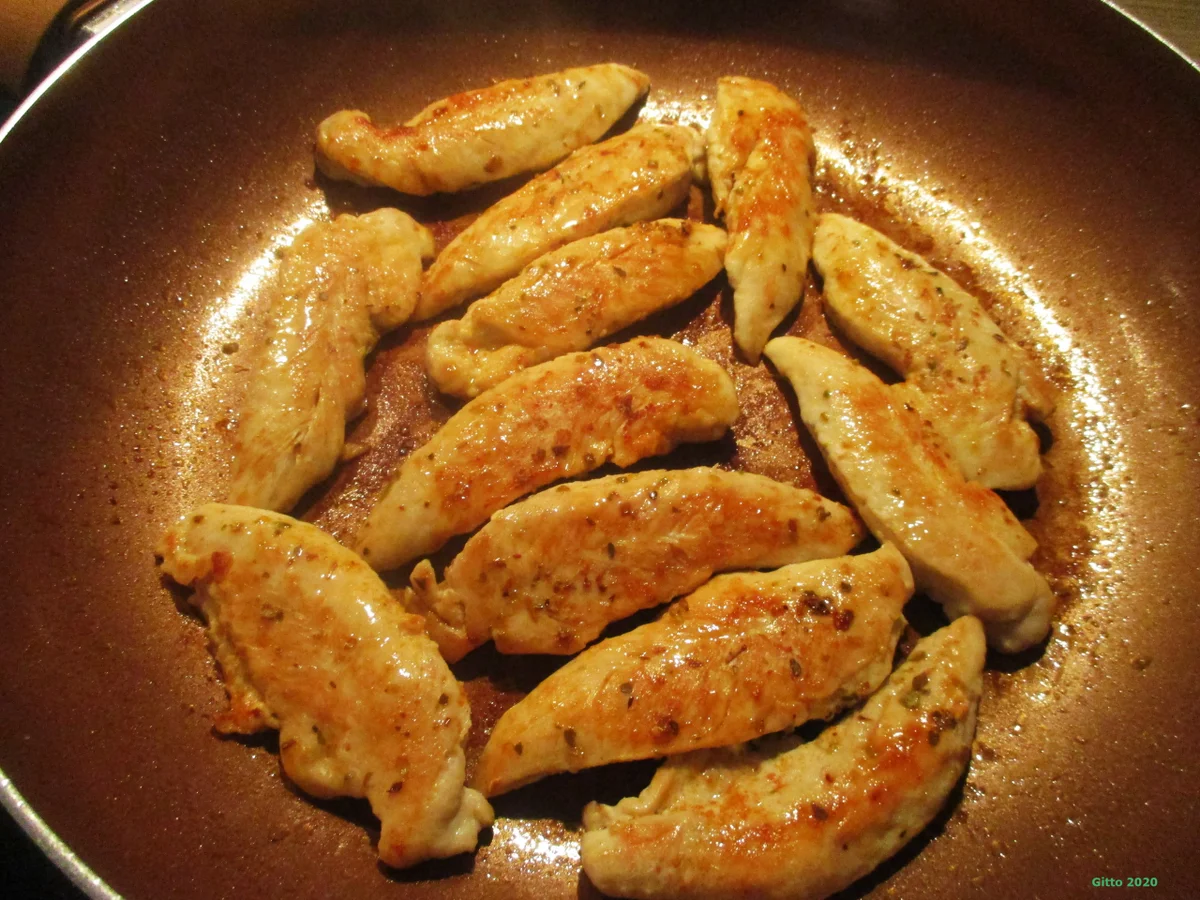 Hähnchenfilet mit Tomaten und Spinat in cremiger Käsesoße - Rezept - Bild Nr. 4