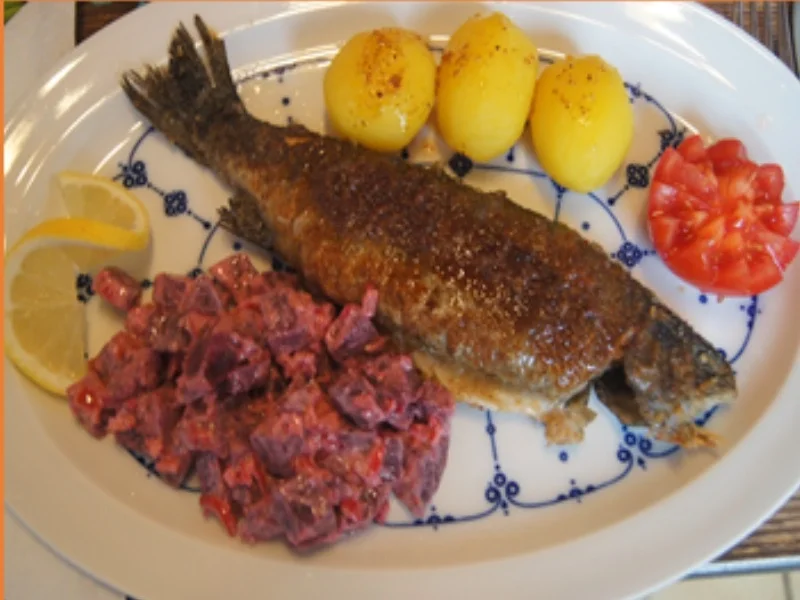Forelle Müllerin mit Rote-Bete-Gemüse und Curry-Drillingen - Rezept - Bild Nr. 3