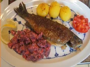 Forelle Müllerin mit Rote-Bete-Gemüse und Curry-Drillingen - Rezept - Bild Nr. 3