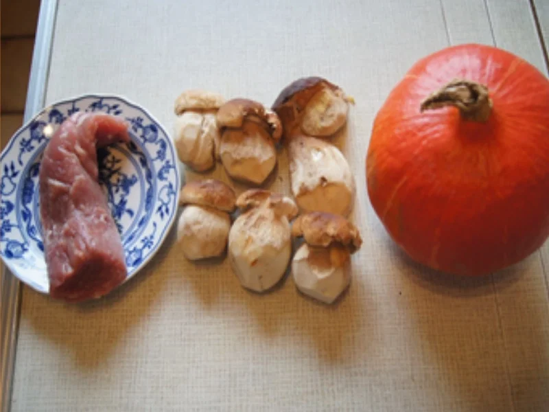 Schweinefiletschnitzelchen mit gebratenen Steinpilzen und Kürbispüree - Rezept - Bild Nr. 3