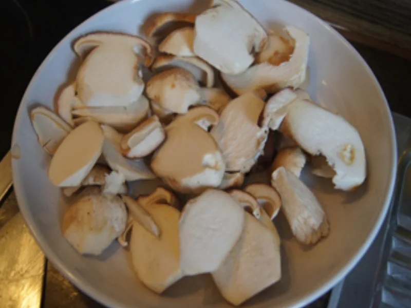 Schweinefiletschnitzelchen mit gebratenen Steinpilzen und Kürbispüree - Rezept - Bild Nr. 14