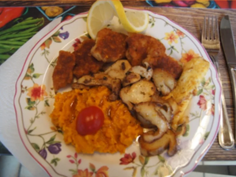 Schweinefiletschnitzelchen mit gebratenen Steinpilzen und Kürbispüree - Rezept - Bild Nr. 25