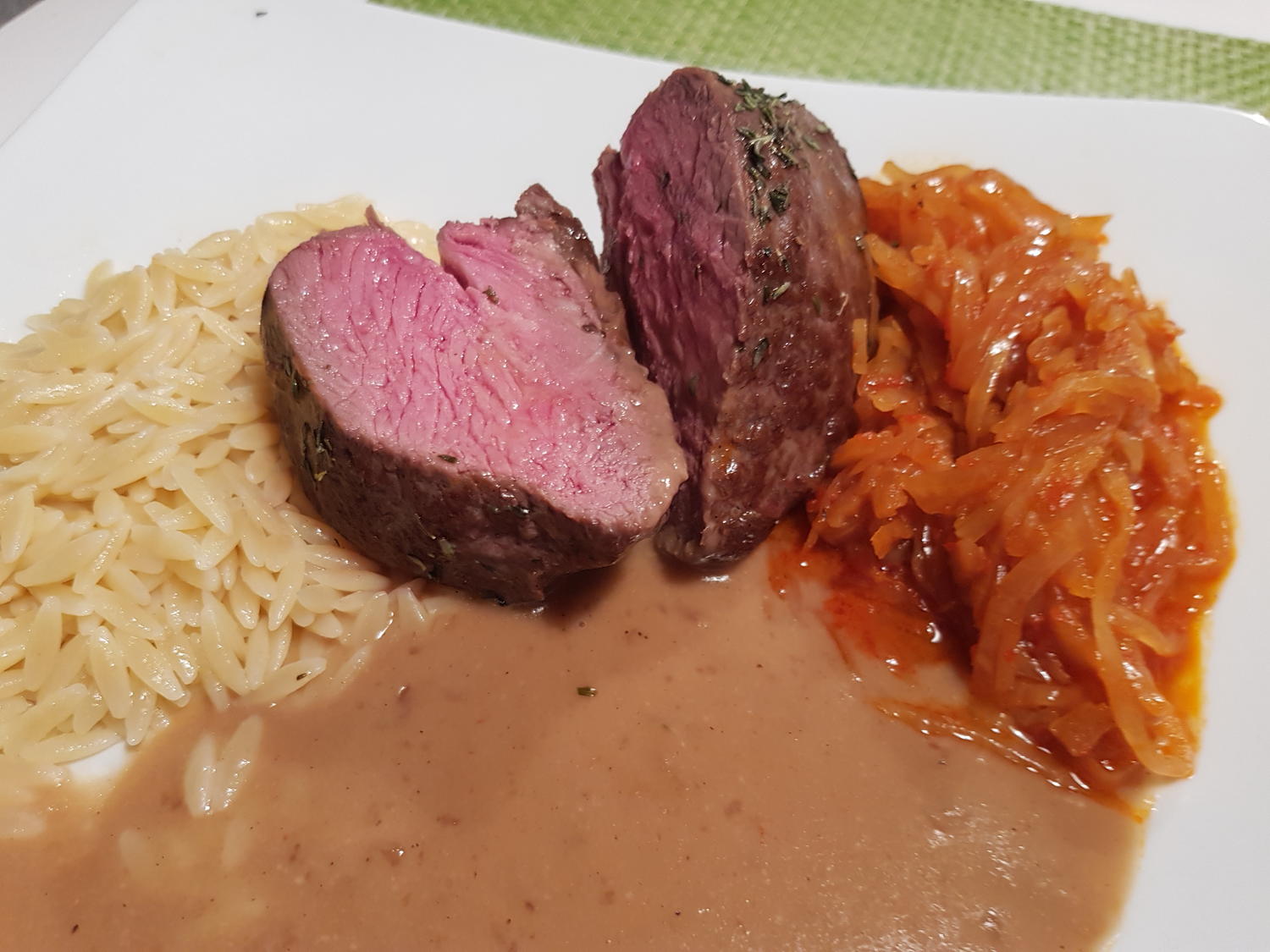 Lammhüfte mit Metaxa-Soße - Rezept mit Bild - kochbar.de